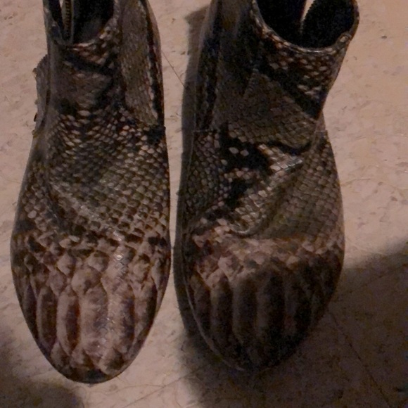 Ankle boots - Picture 1 of 3